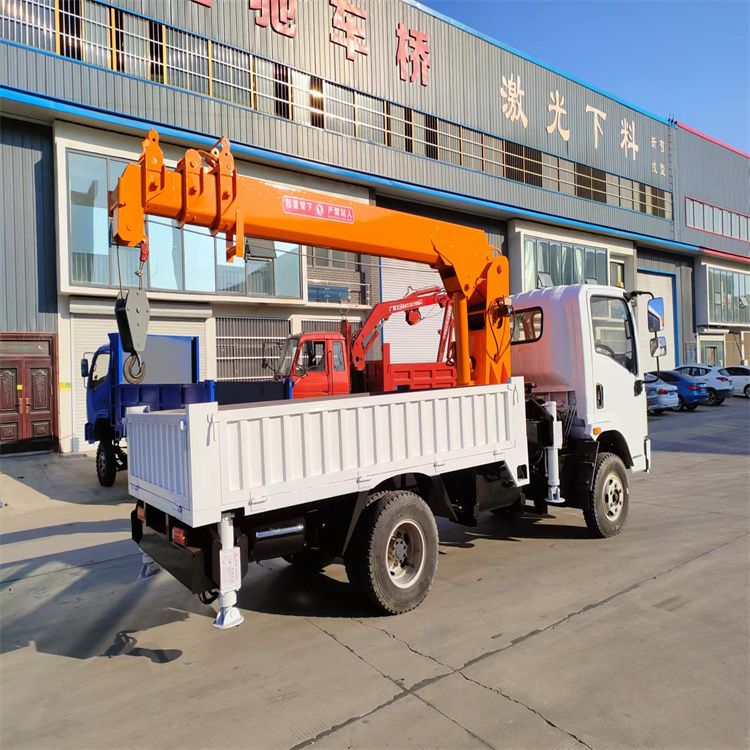 三湾乡三轮随车吊定制 农用改装机自备吊中瑞长期出售